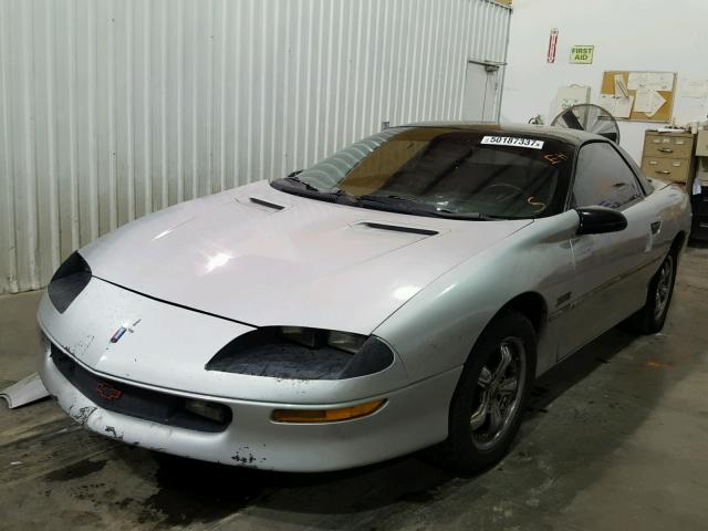 2G1FP22P9T2138840 - 1996 CHEVROLET CAMARO Z28 SILVER photo 2