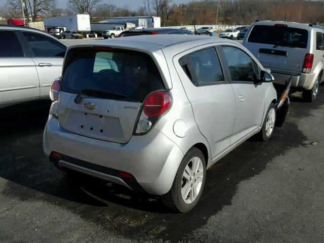 KL8CD6S93EC562859 - 2014 CHEVROLET SPARK 1LT Серебристый фото 4