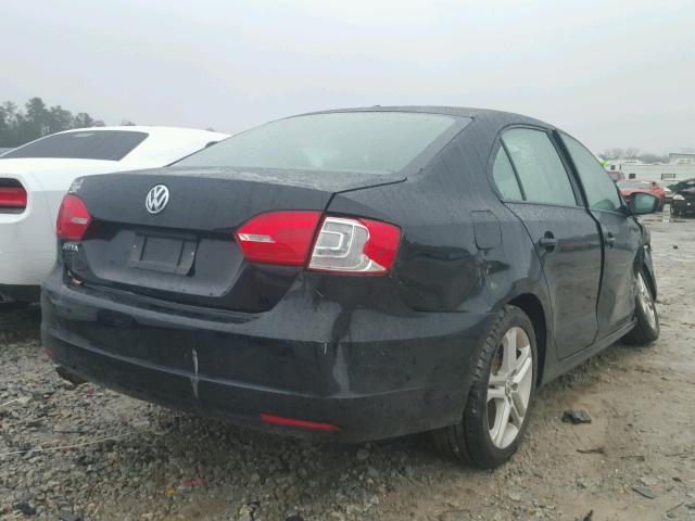 3VW2K7AJXEM208987 - 2014 VOLKSWAGEN JETTA BASE BLACK photo 4