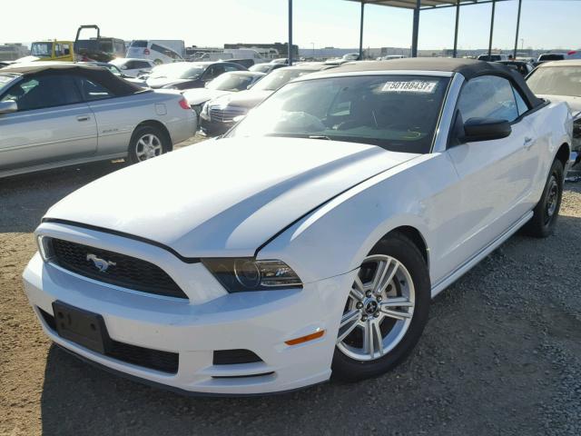 1ZVBP8EM3E5304493 - 2014 FORD MUSTANG WHITE photo 2