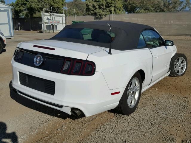 1ZVBP8EM3E5304493 - 2014 FORD MUSTANG WHITE photo 4