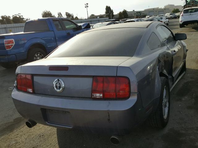 1ZVFT80N765140549 - 2006 FORD MUSTANG GRAY photo 4