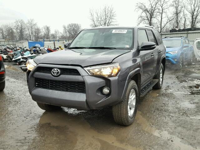 JTEBU5JR0G5351040 - 2016 TOYOTA 4RUNNER SR GRAY photo 2