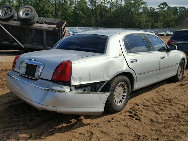 1LNHM85W12Y654573 - 2002 LINCOLN TOWN CAR C SILVER photo 4