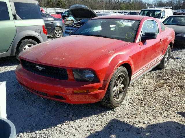 1ZVHT80NX85140458 - 2008 FORD MUSTANG RED photo 2