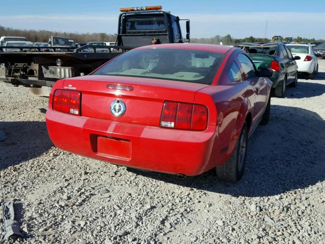 1ZVHT80NX85140458 - 2008 FORD MUSTANG RED photo 4