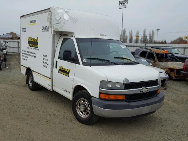 1GBHG31U441140946 - 2004 CHEVROLET EXPRESS G3 WHITE photo 1