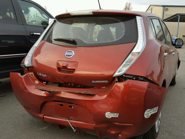 1N4AZ0CP3DC425659 - 2013 NISSAN LEAF S MAROON photo 4