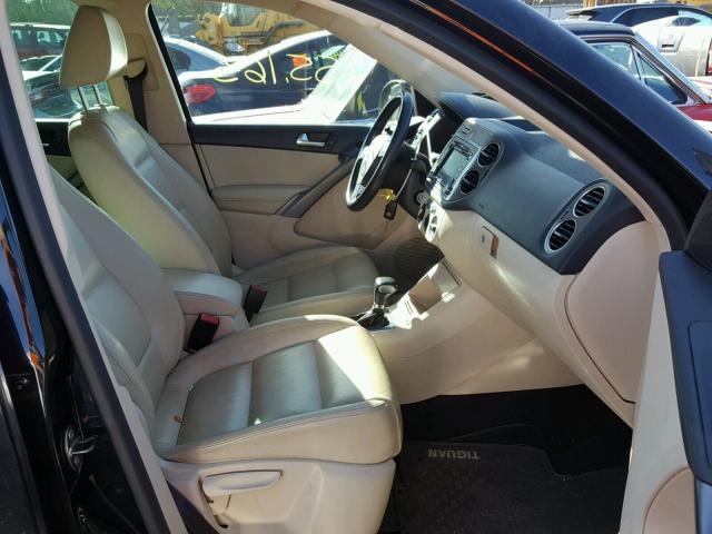 WVGAV7AX7AW508471 - 2010 VOLKSWAGEN TIGUAN S BLACK photo 5