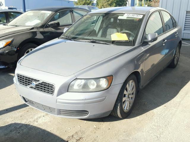 YV1MS382942008749 - 2004 VOLVO S40 2.4I GRAY photo 2