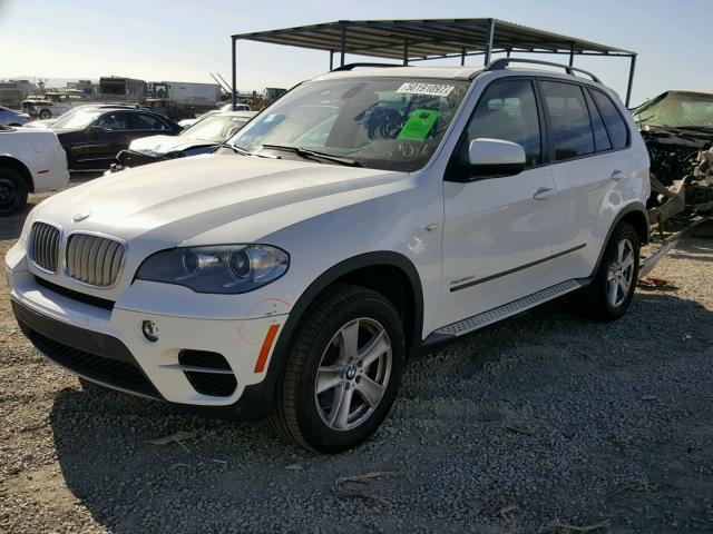 5UXZW0C59CL674081 - 2012 BMW X5 XDRIVE3 WHITE photo 2