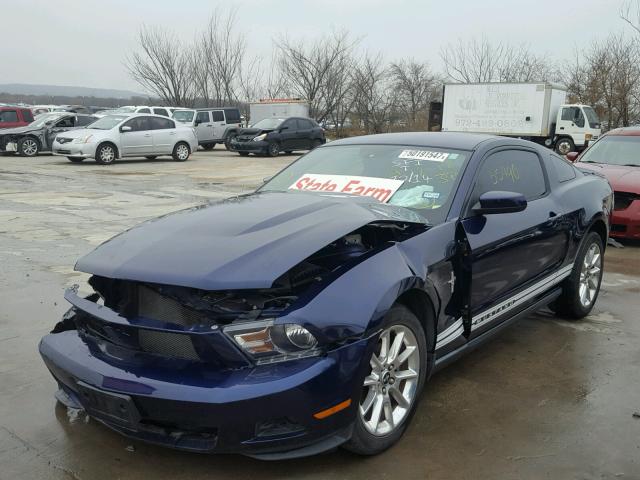 1ZVBP8AN3A5132569 - 2010 FORD MUSTANG BLUE photo 2