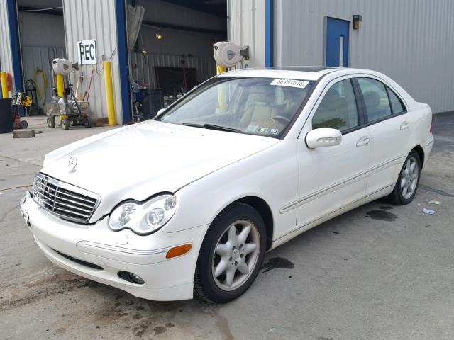 WDBRF81J54F475446 - 2004 MERCEDES-BENZ C 240 4MAT WHITE photo 2