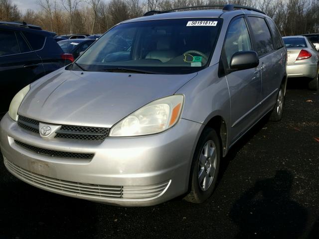 5TDZA23C44S011611 - 2004 TOYOTA SIENNA CE SILVER photo 2