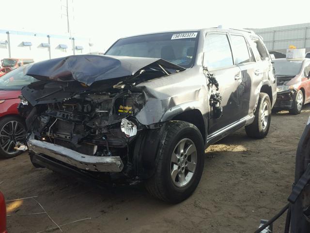 JTEBU5JR0B5075502 - 2011 TOYOTA 4RUNNER SR GRAY photo 2