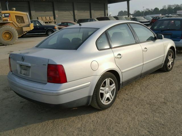 WVWPD23BXYE194174 - 2000 VOLKSWAGEN PASSAT GLX 灰色 照片 4