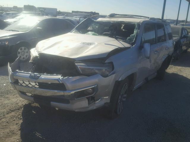 JTEBU5JR7E5186438 - 2014 TOYOTA 4RUNNER SR SILVER photo 2