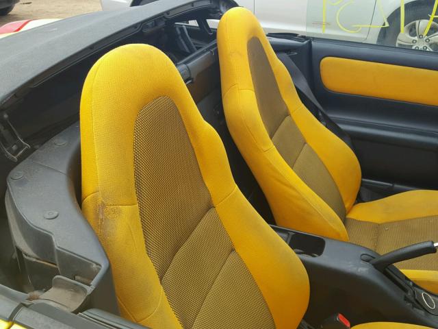 JTDFR320410028321 - 2001 TOYOTA MR2 SPYDER YELLOW photo 6