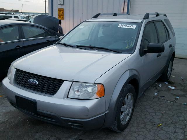 1FMDK01126GA10978 - 2006 FORD FREESTYLE SILVER photo 2