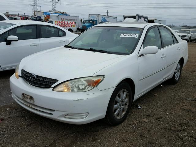 JTDBF30K420002573 - 2002 TOYOTA CAMRY LE WHITE photo 2