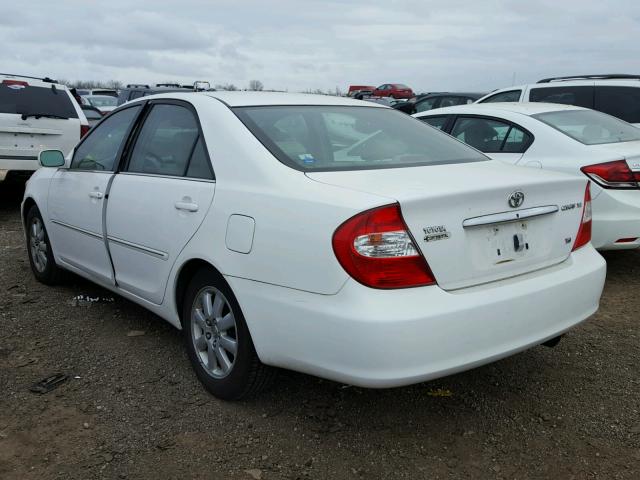 JTDBF30K420002573 - 2002 TOYOTA CAMRY LE WHITE photo 3