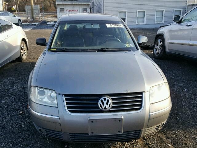 WVWAD63B95P025390 - 2005 VOLKSWAGEN PASSAT GLS GRAY photo 9