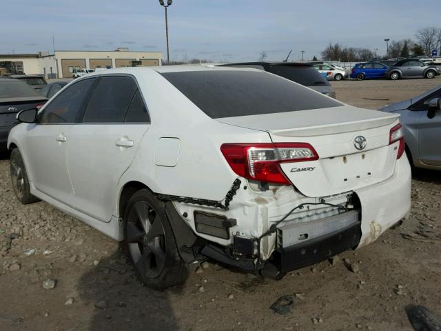 4T1BK1FK9DU535520 - 2013 TOYOTA CAMRY SE WHITE photo 3