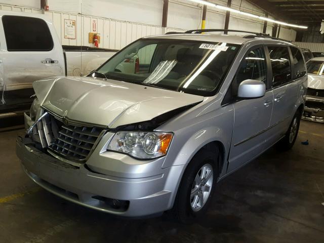 2A4RR5D11AR324184 - 2010 CHRYSLER TOWN & COU SILVER photo 2