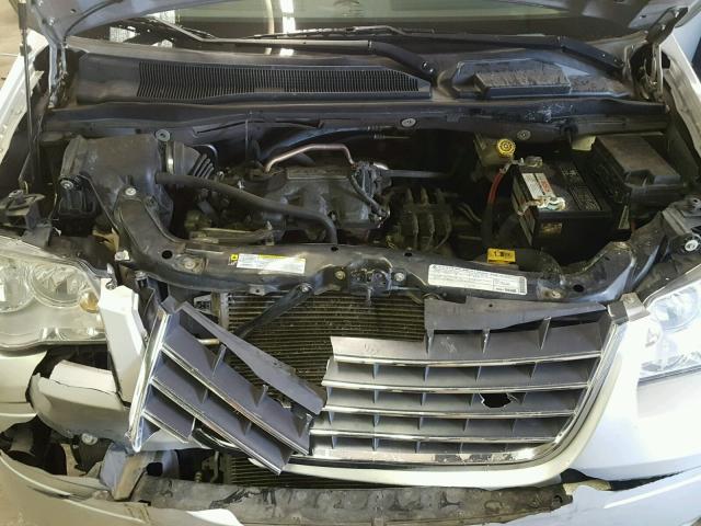 2A4RR5D11AR324184 - 2010 CHRYSLER TOWN & COU SILVER photo 7