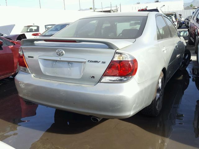 JTDBA32K750024986 - 2005 TOYOTA CAMRY SE SILVER photo 4