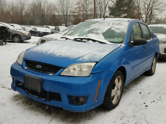 1FAHP34N87W207576 - 2007 FORD FOCUS ZX4 BLUE photo 2