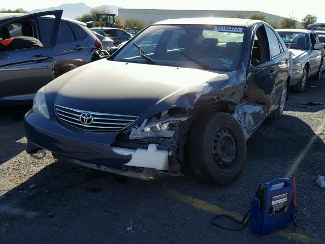 4T1BE30K650416482 - 2005 TOYOTA CAMRY LE/X BLUE photo 2