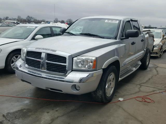 1D7HW58N36S611304 - 2006 DODGE DAKOTA QUA SILVER photo 2