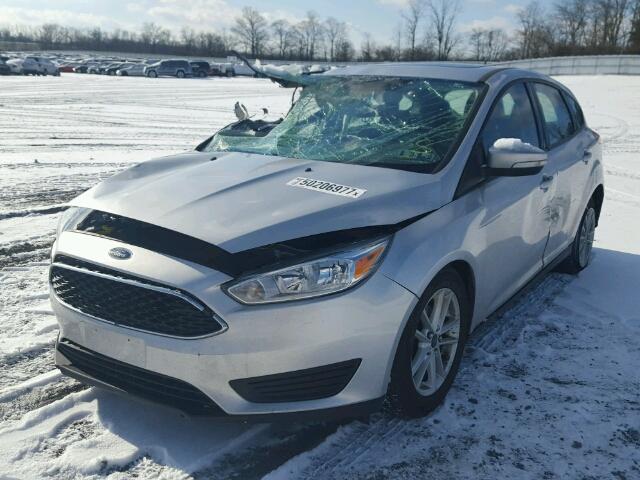 1FADP3K21FL202873 - 2015 FORD FOCUS SE SILVER photo 2