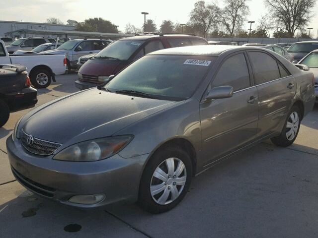 4T1BE32K02U568962 - 2002 TOYOTA CAMRY LE GRAY photo 2