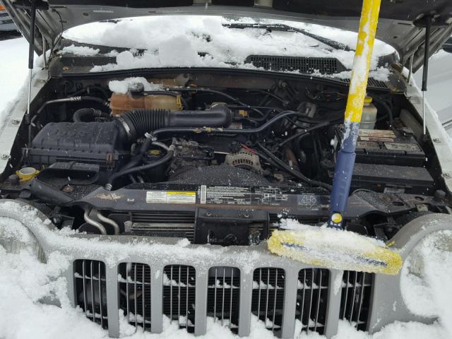 1J4GL48K54W110607 - 2004 JEEP LIBERTY SP SILVER photo 7