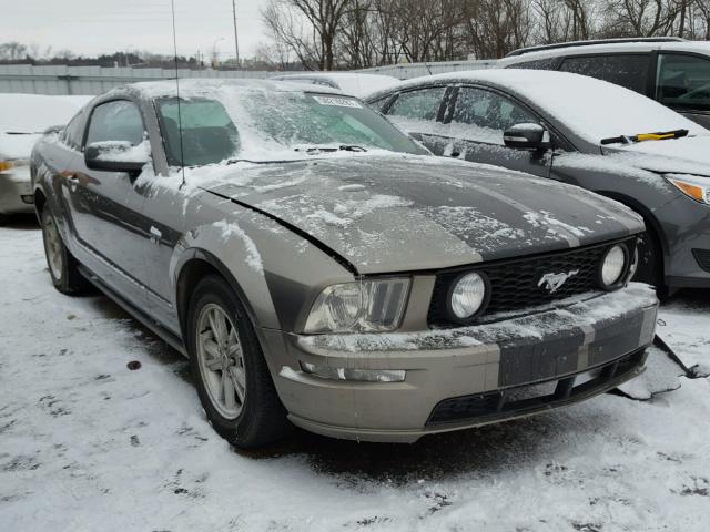 1ZVFT80N355249928 - 2005 FORD MUSTANG GRAY photo 1