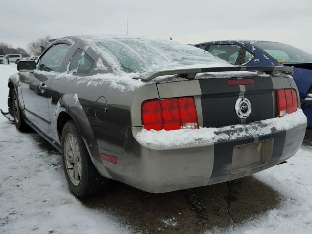 1ZVFT80N355249928 - 2005 FORD MUSTANG GRAY photo 3