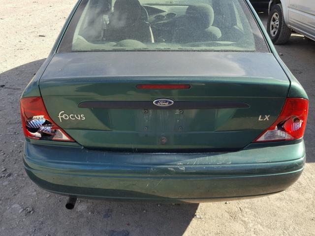 1FAFP33P0YW215067 - 2000 FORD FOCUS LX GREEN photo 9