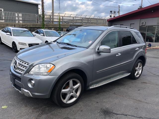 4JGBB7CB7BA657783 - 2011 MERCEDES-BENZ ML 550 4MA GRAY photo 2