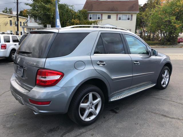 4JGBB7CB7BA657783 - 2011 MERCEDES-BENZ ML 550 4MA GRAY photo 4