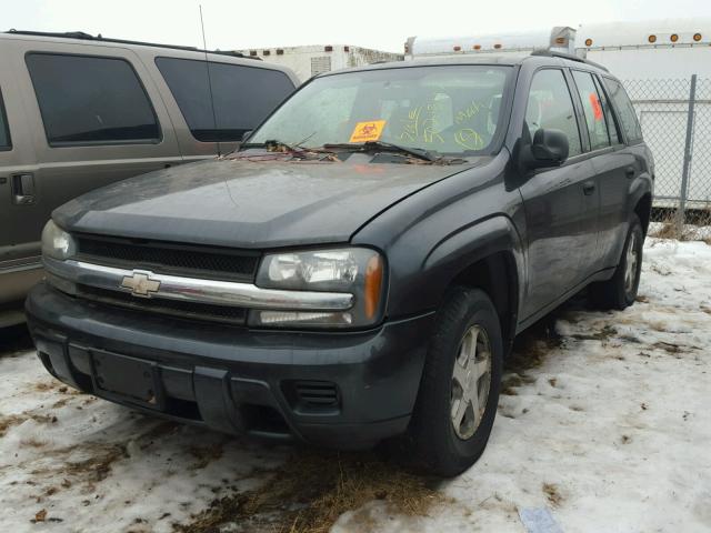 1GNDT13S142370676 - 2004 CHEVROLET TRAILBLAZE BLUE photo 2