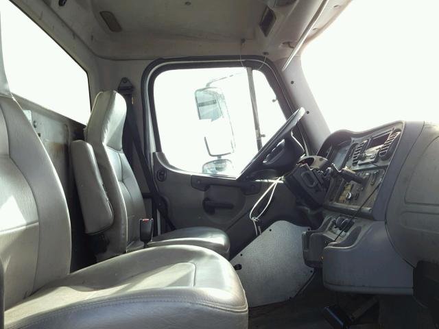 1FVHCYCS17HY19945 - 2007 FREIGHTLINER M2 106 MED WHITE photo 5