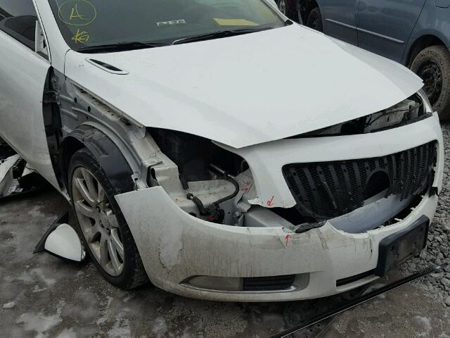 2G4GU5GV0C9116869 - 2012 BUICK REGAL PREM WHITE photo 9