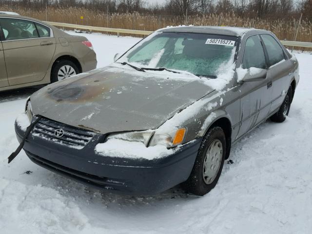 4T1BG22KXXU497443 - 1999 TOYOTA CAMRY CE GRAY photo 2