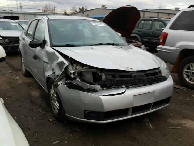 1FAHP3FN9AW134819 - 2010 FORD FOCUS SE SILVER photo 1