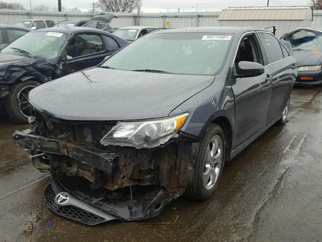 4T1BF1FK9CU098847 - 2012 TOYOTA CAMRY BASE GRAY photo 2