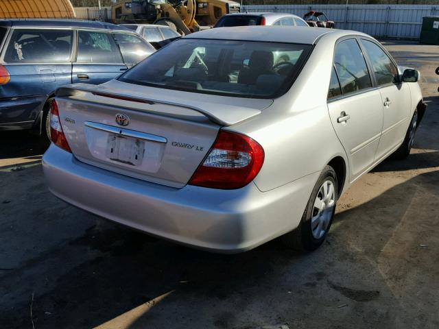 4T1BE32K52U602300 - 2002 TOYOTA CAMRY LE ვერცხლისფერი ფოტო 4