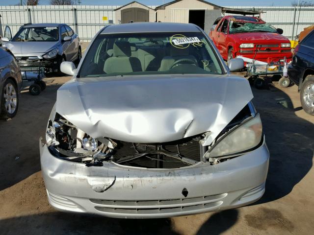 4T1BE32K52U602300 - 2002 TOYOTA CAMRY LE SILVER photo 9