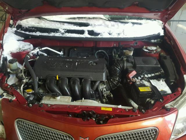 5Y2SL63895Z428673 - 2005 PONTIAC VIBE RED photo 7